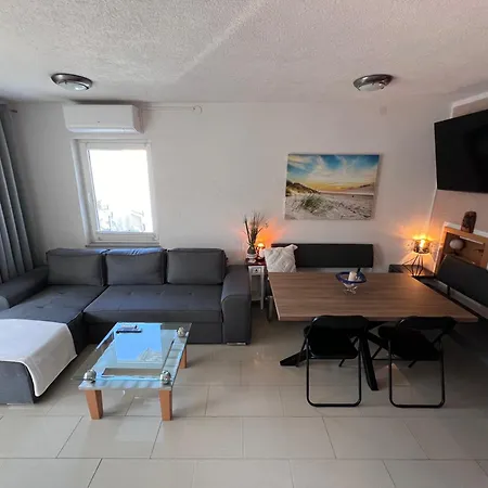 Mira - Sea View 特罗吉尔