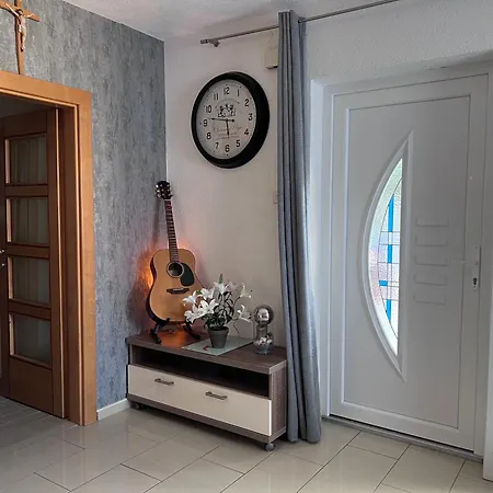 Mira - Sea View Apartman *