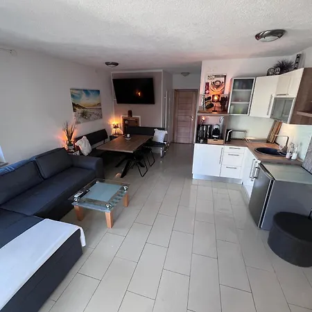 Mira - Sea View Apartman *